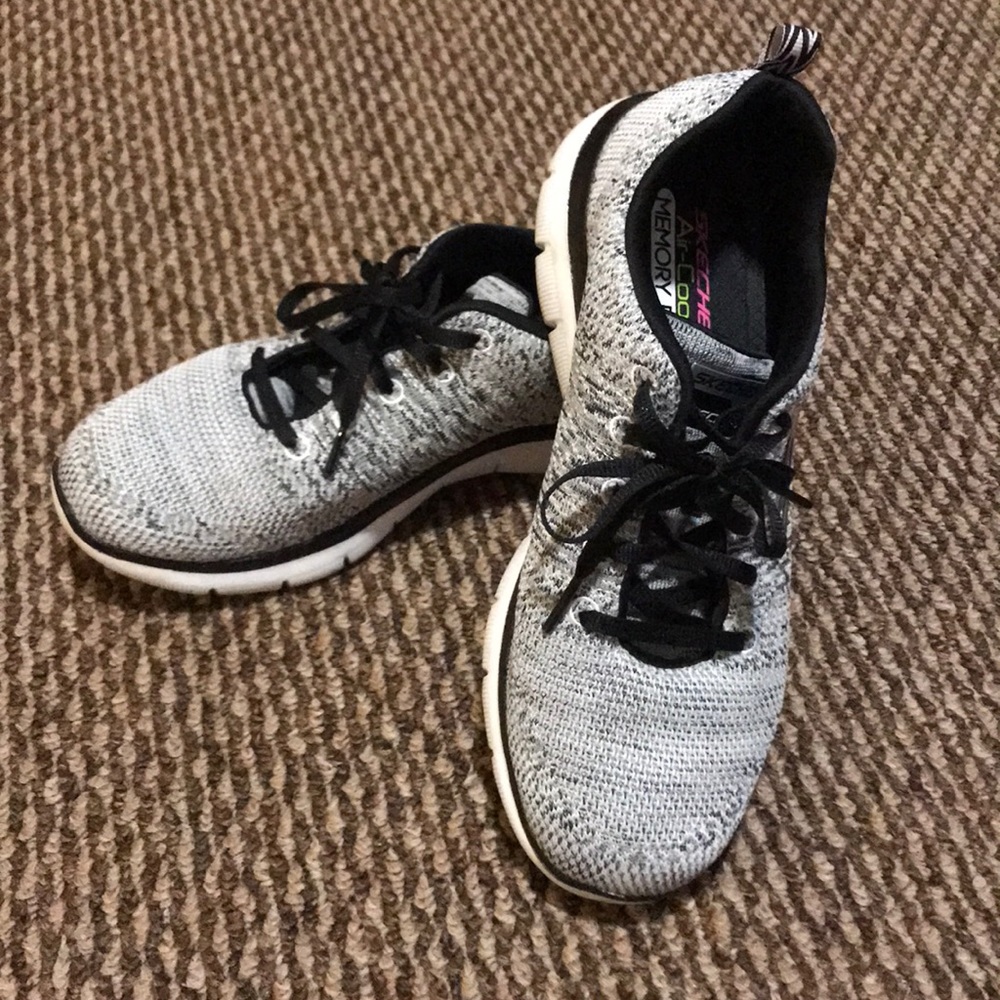 Women’s Sketchers Tennis Shoes